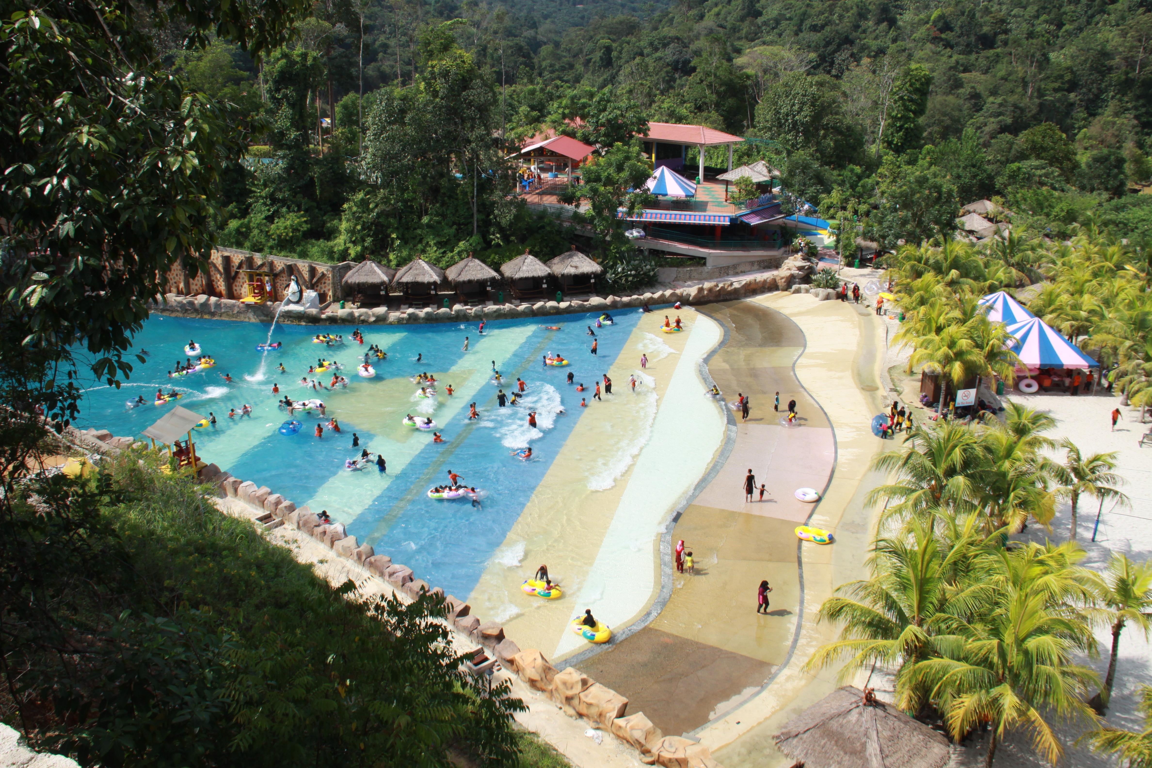 Caribbean Bay Resort @ Bukit Gambang Resort City Екстериор снимка