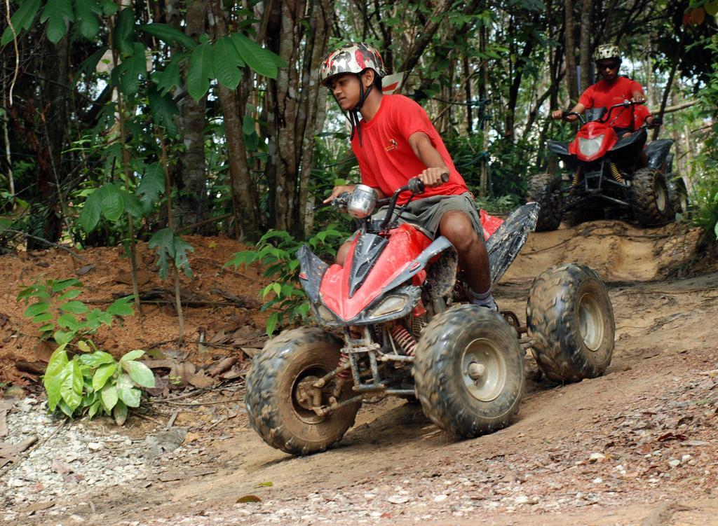 Caribbean Bay Resort @ Bukit Gambang Resort City Екстериор снимка